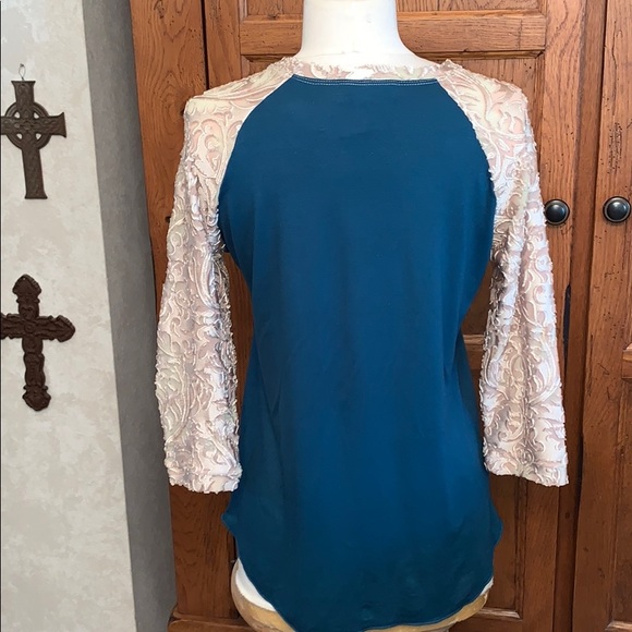 ⭐️NWT💙Our Lady of Guadelupe 3/4 Lace Sleeve Top - Picture 4 of 11
